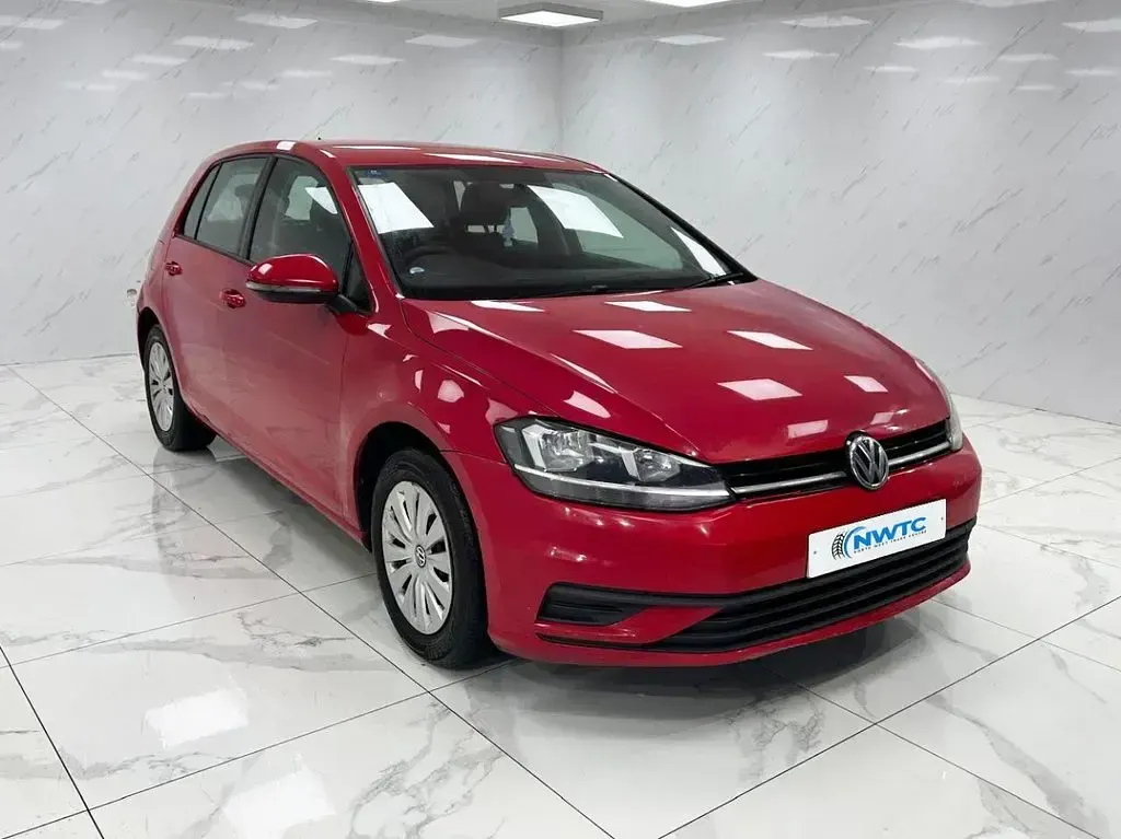 Used VW Golf VII S 125 HP (91 kW) 2017 Red Hatchback