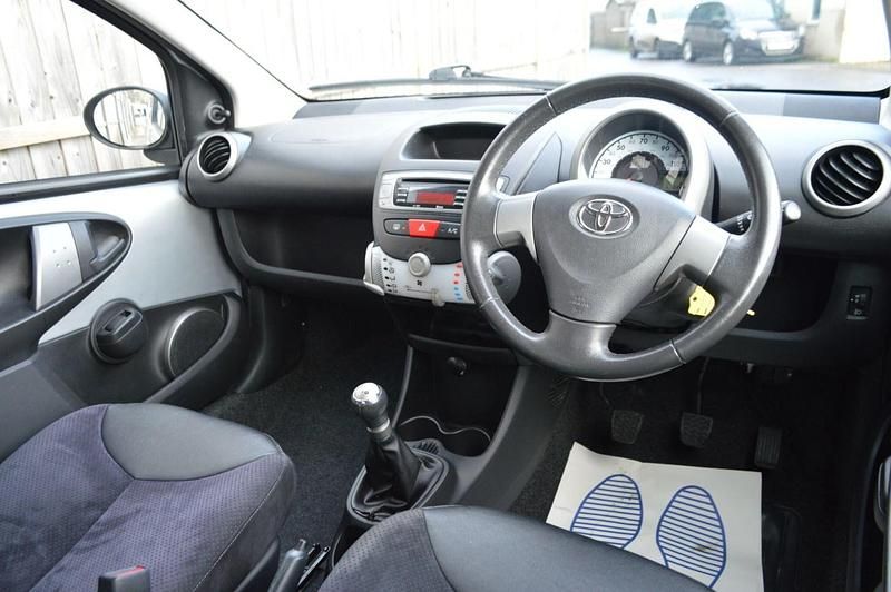Used Toyota Aygo 68 HP (50 kW) 2013 Silver Hatchback