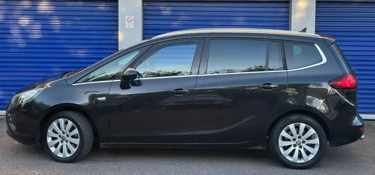 Second-hand Vauxhall Zafira 170 CP (125 kW) 2013 Negru Monovolum