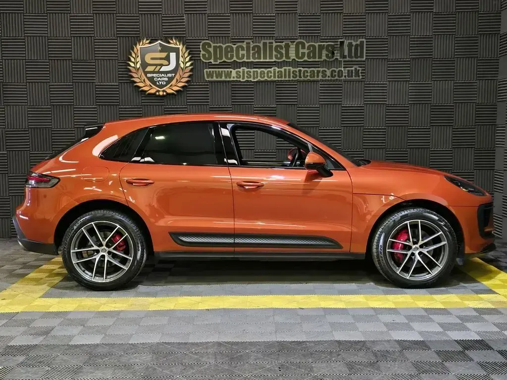 Used Porsche Macan 380 HP (279 kW) 2023 Orange SUV