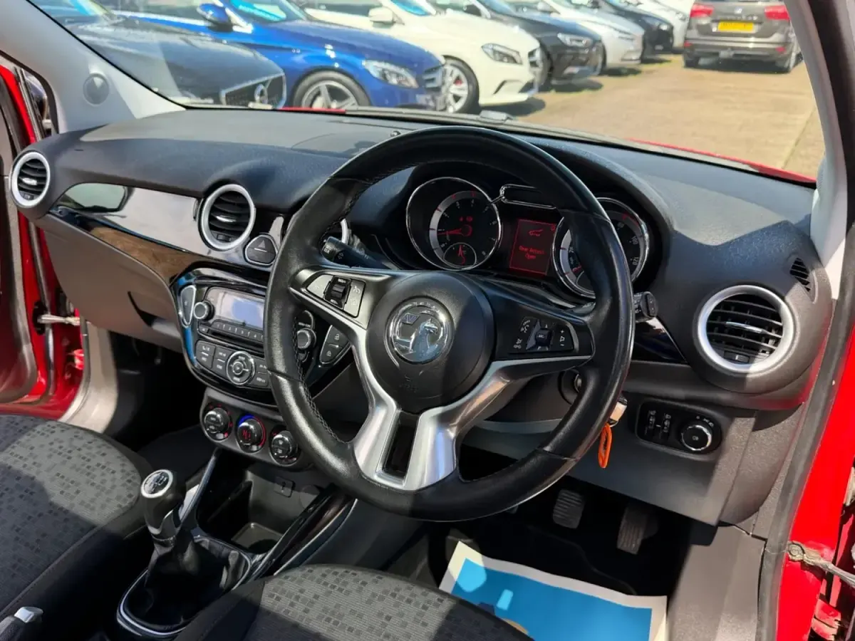 Begagnad Vauxhall Adam Glam 70 HK (51 kW) 2017 Röd Halvkombi