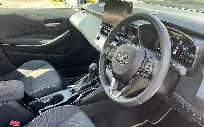 Used Toyota Corolla 140 HP (102 kW) 2025 White Estate