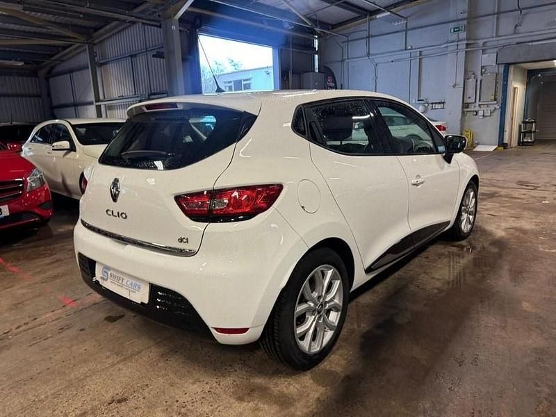 Used Renault Clio IV Dynamique 90 HP (66 kW) 2017 White Hatchback