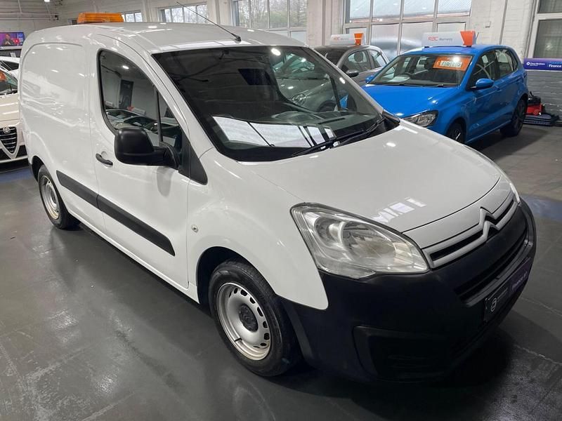 Used Citroën Berlingo 75 HP (55 kW) 2017 White MPV