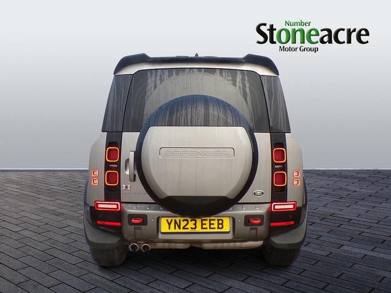 Used Land Rover Defender HSE Dynamic 296 HP (217 kW) 2023 Silver SUV