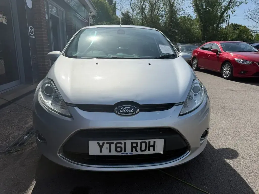 Used Ford Fiesta Titanium 94 HP (69 kW) 2011 Silver Hatchback