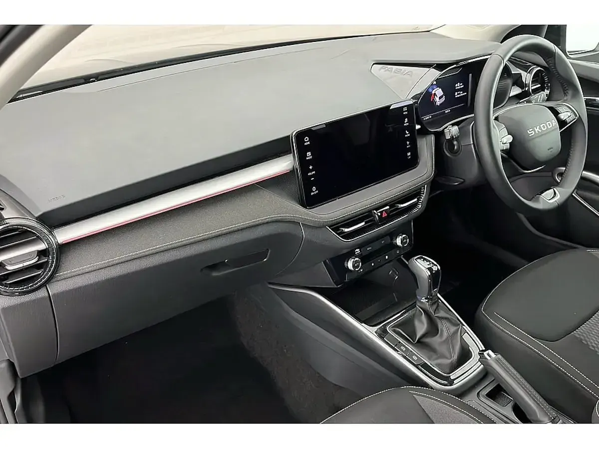Begagnad Skoda Fabia SE L 85 HK (62 kW) 2025 Svart Halvkombi