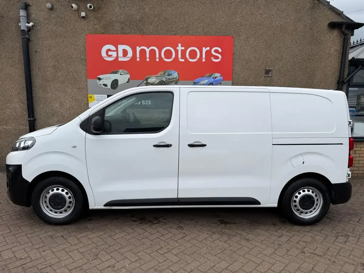 Used Citroën Dispatch 100 HP (73 kW) 2019 White MPV