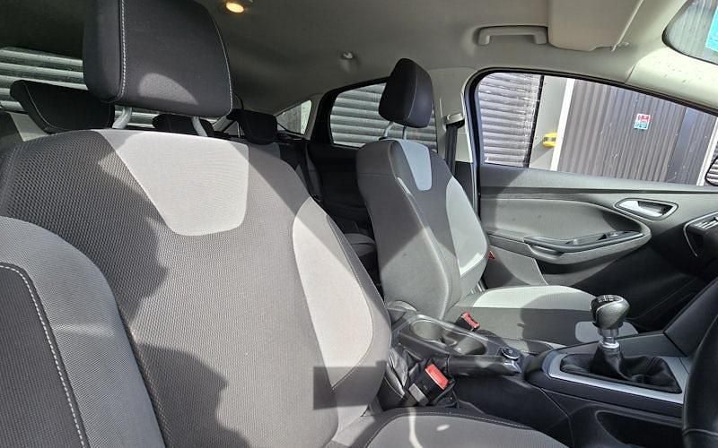 Usado Ford Focus Zetec 125 HP (91 kW) 2013 Preto Citadino