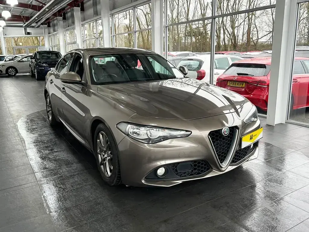 Used Alfa Romeo Giulia Super 200 HP (147 kW) 2018 Beige Sedan