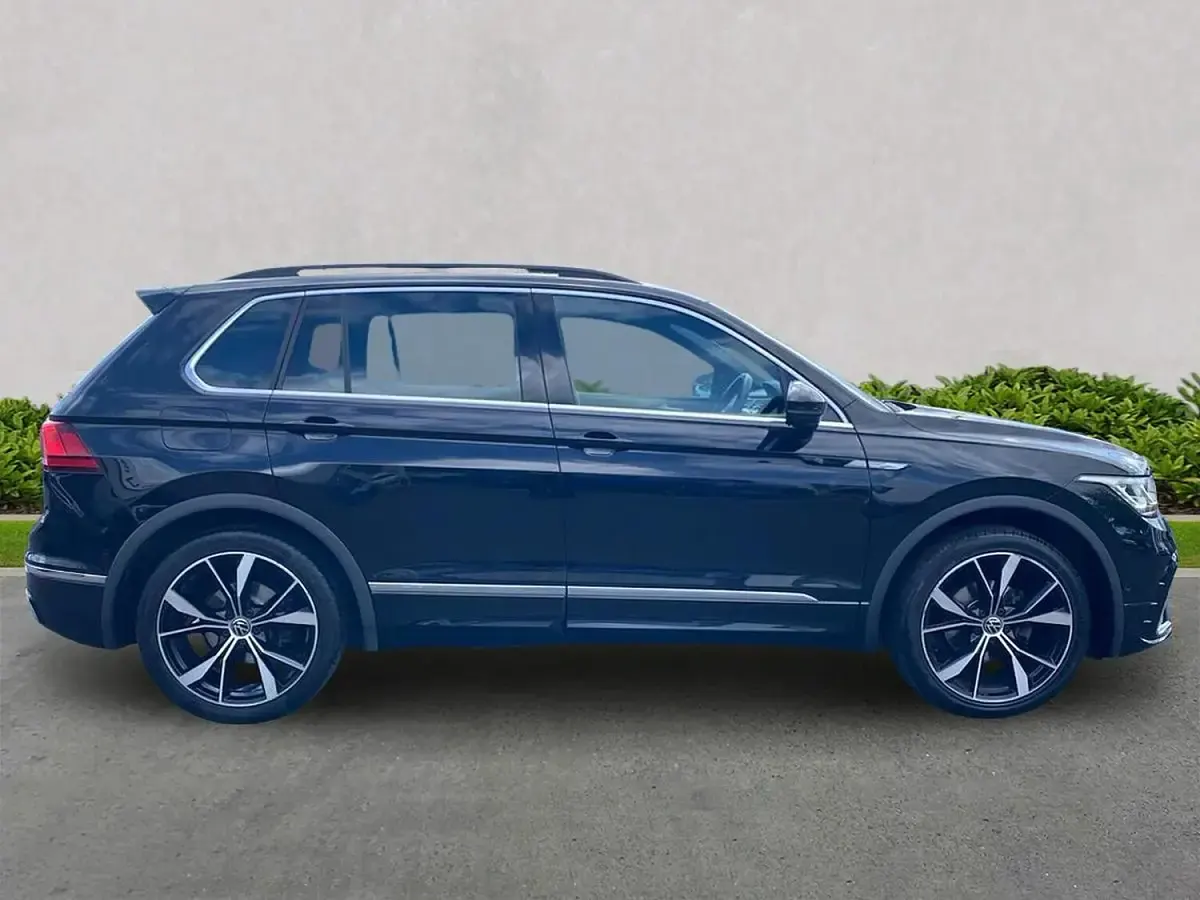 Used VW Tiguan R-line 150 HP (110 kW) 2023 Black SUV