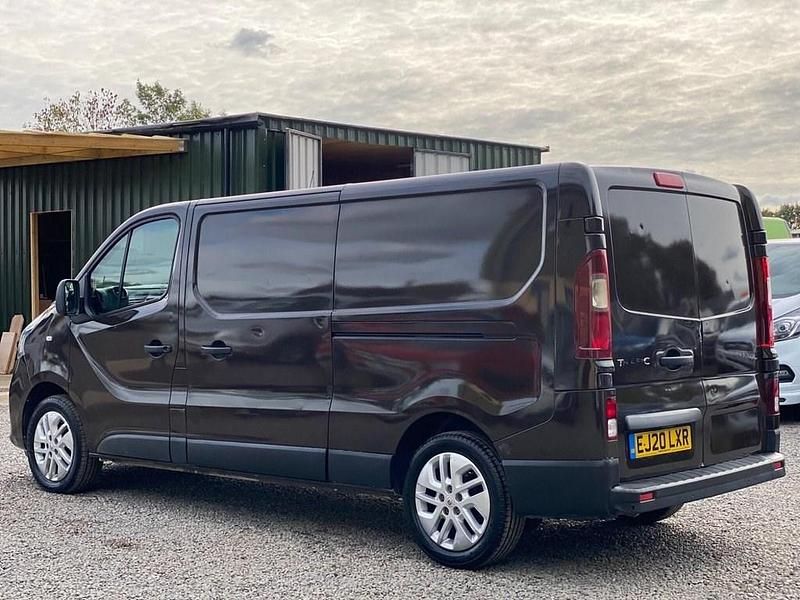 Used Renault Trafic 2020 Silver MPV