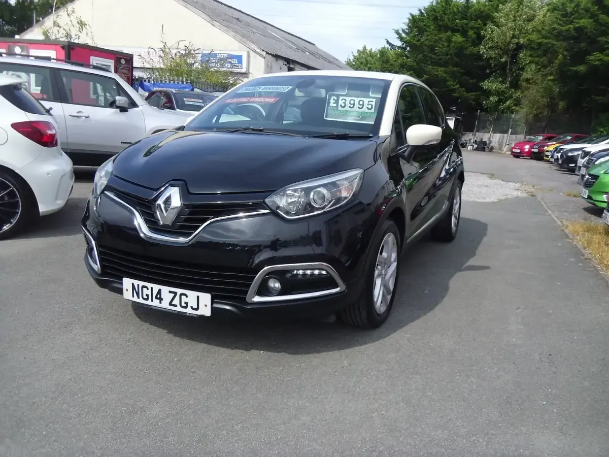 Used Renault Captur Dynamique 90 HP (66 kW) 2014 Black SUV