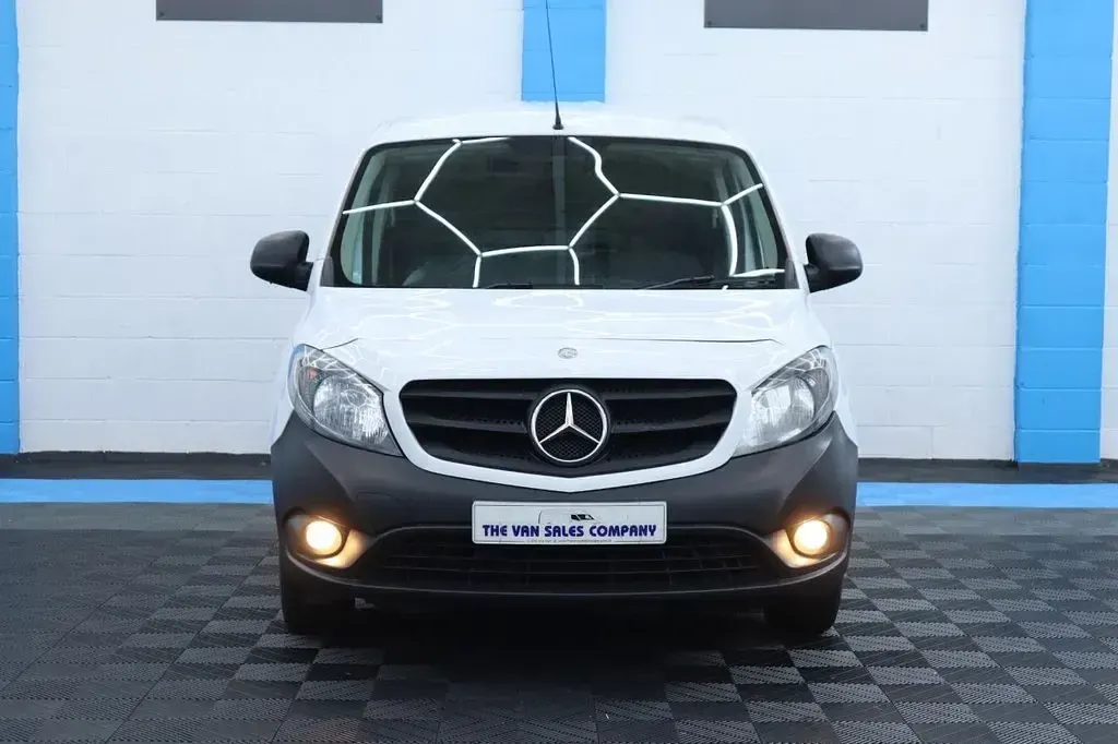 Used Mercedes Citan 109 90 HP (66 kW) 2018 White MPV