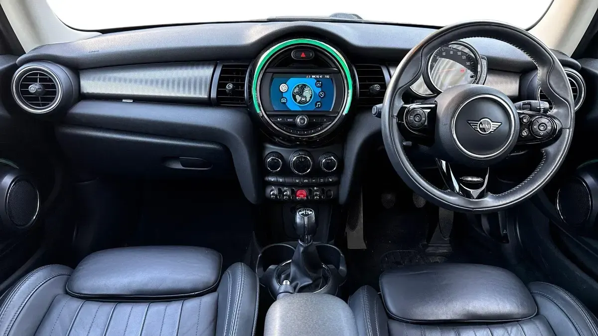 Used Mini Cooper Exclusive 136 HP (100 kW) 2019 White Hatchback