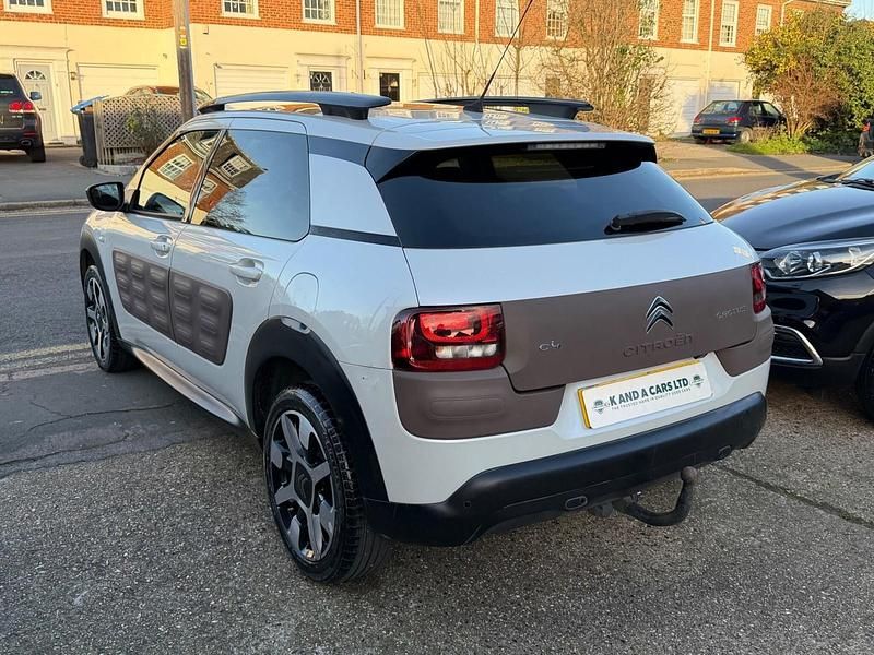 Used Citroën C4 Cactus Flair 82 HP (60 kW) 2015 White Hatchback