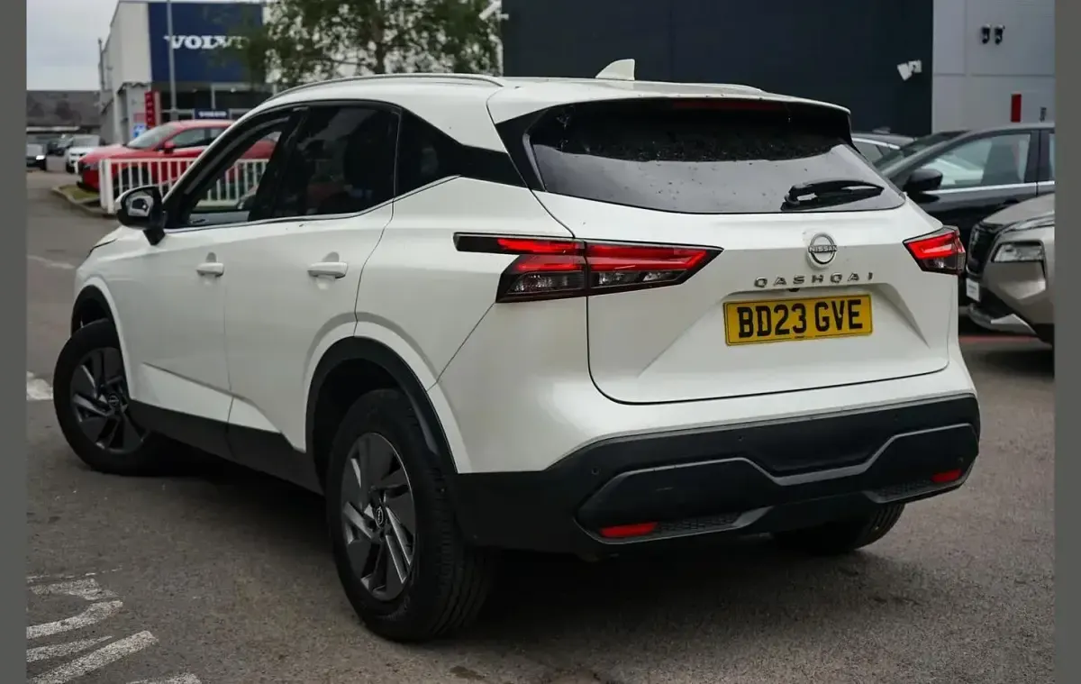 Used Nissan Qashqai Acenta Premium 155 HP (114 kW) 2023 White SUV