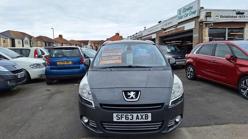 Grey Used 2013 Peugeot 5008 Allure MPV | £5,895 (A bit pricey) - Image 1/4