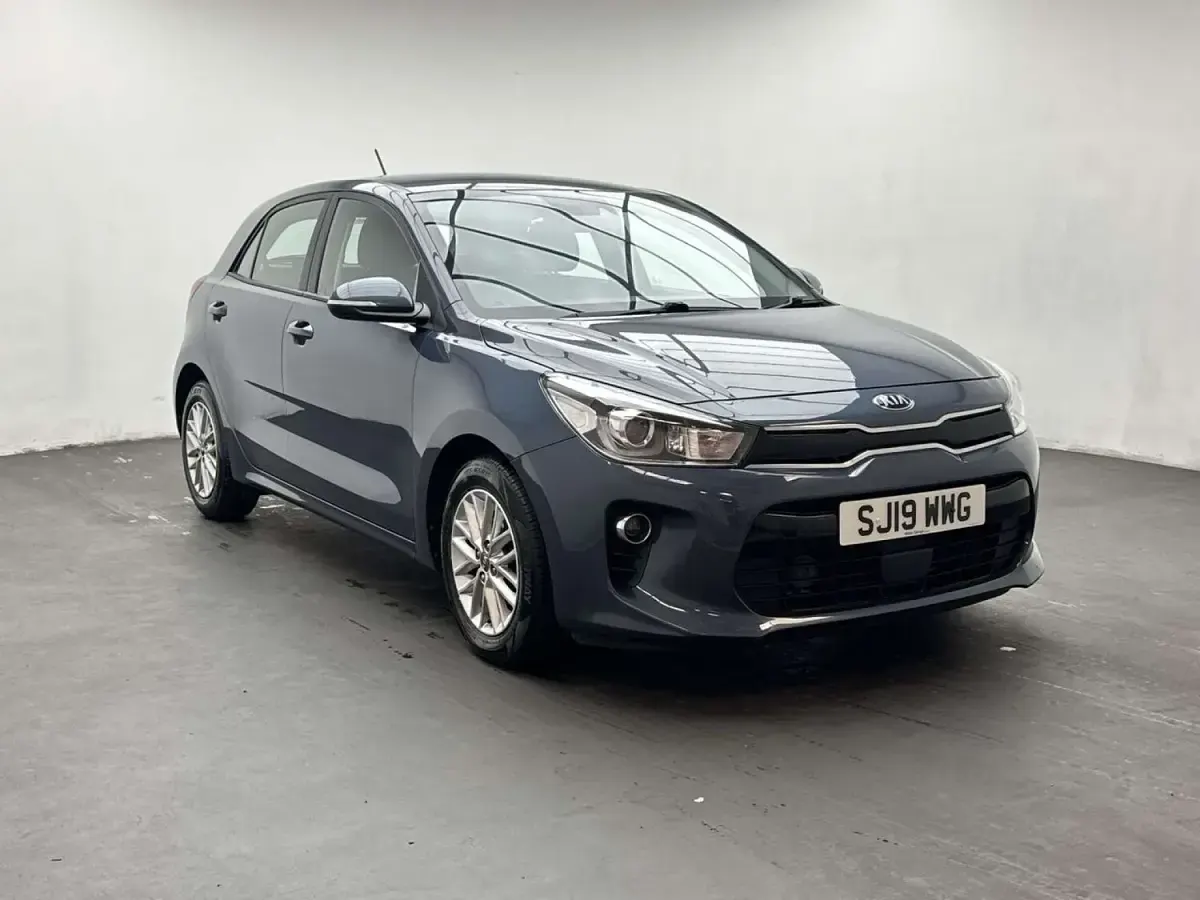 Used Kia Rio 83 HP (61 kW) 2019 Blue Hatchback