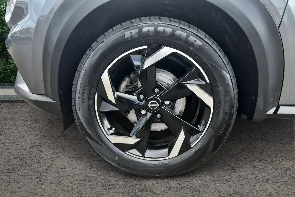Used Nissan Juke N-Connecta 114 HP (83 kW) 2024 Grey SUV