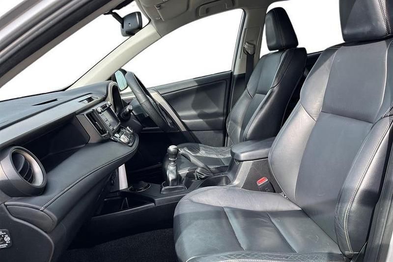 Used Toyota RAV4 150 HP (110 kW) 2013 Tyrol silver SUV