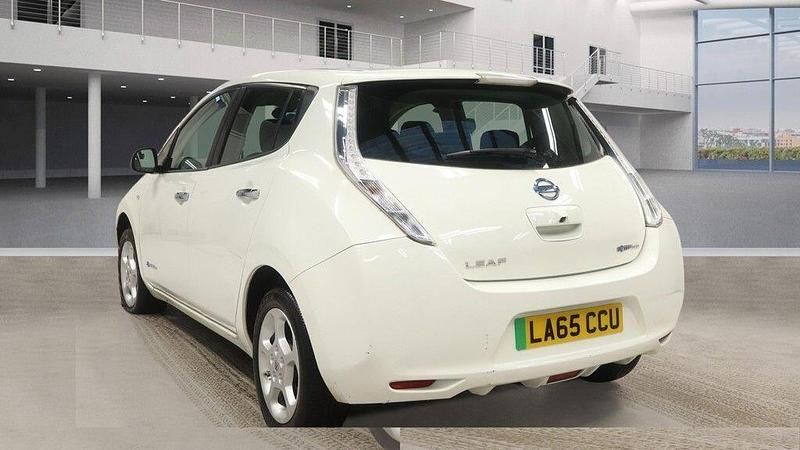 Used Nissan Leaf Acenta 80 kW (109 HP) 2016 White Hatchback