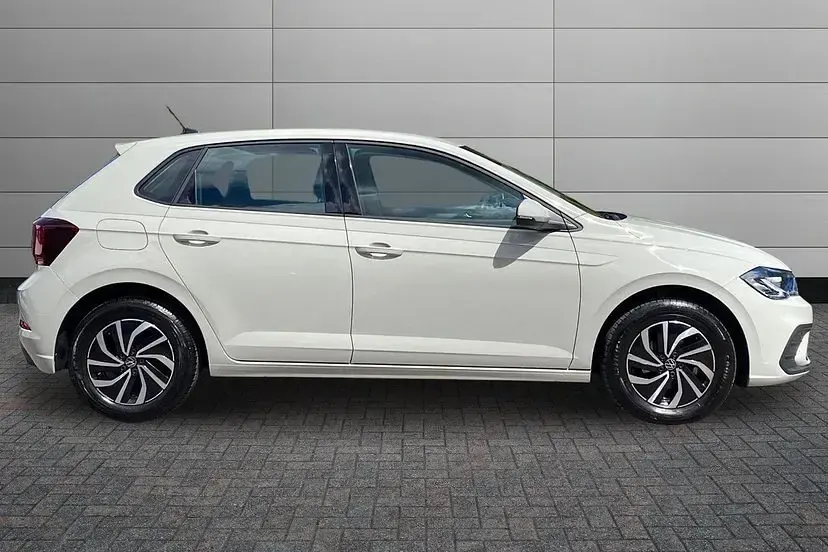 Used VW Polo Life 80 HP (58 kW) 2023 Ascot grey Hatchback