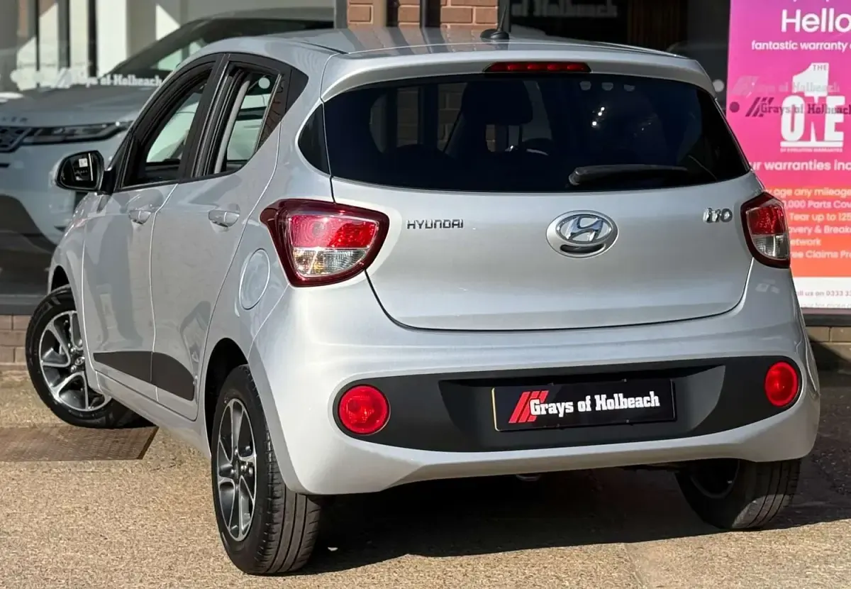 Used Hyundai i10 Premium 87 HP (63 kW) 2017 Silver Hatchback
