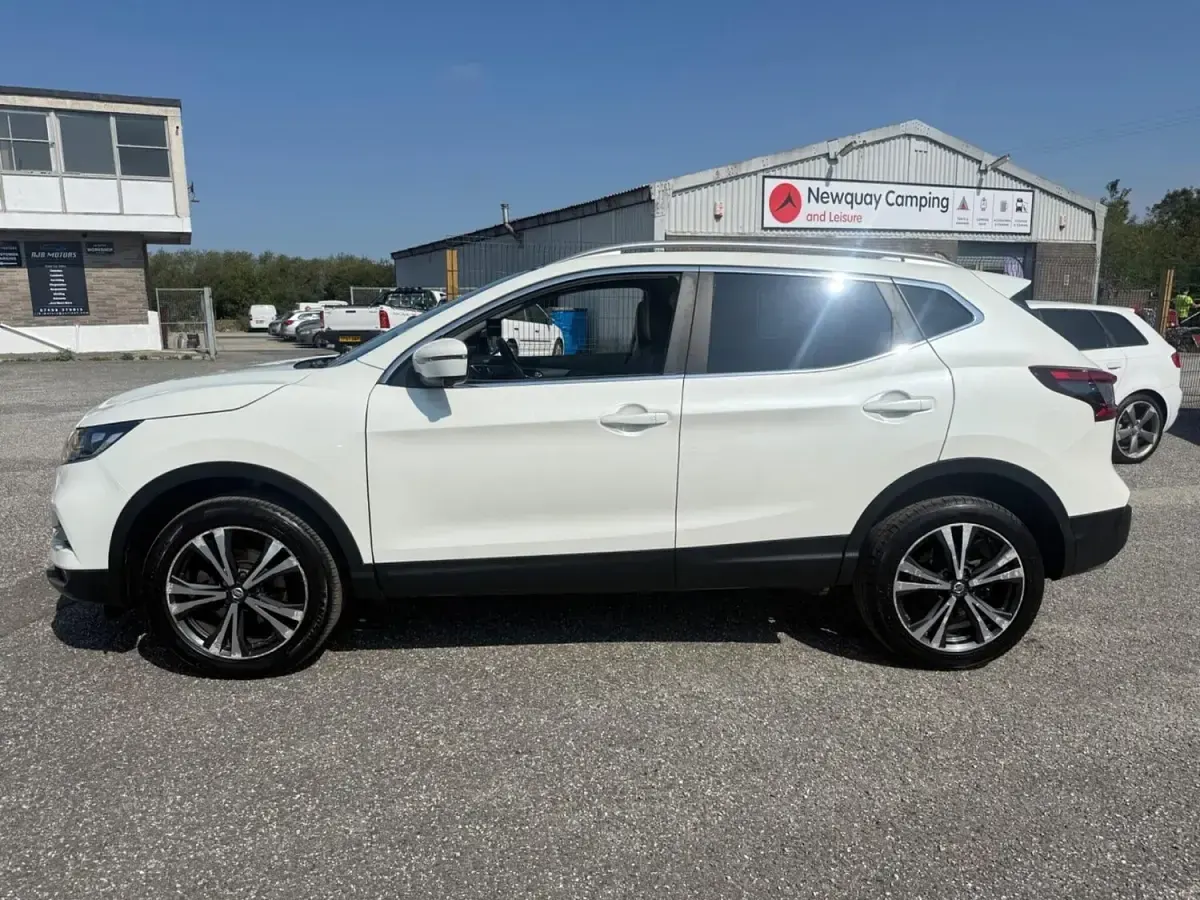 Used Nissan Qashqai N-Connecta 163 HP (119 kW) 2017 White SUV