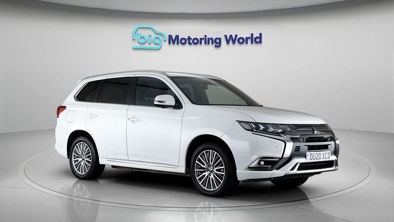 Used 2020 Mitsubishi Outlander P-HEV Estate | £16,600 (Fair price) - Image 1/4