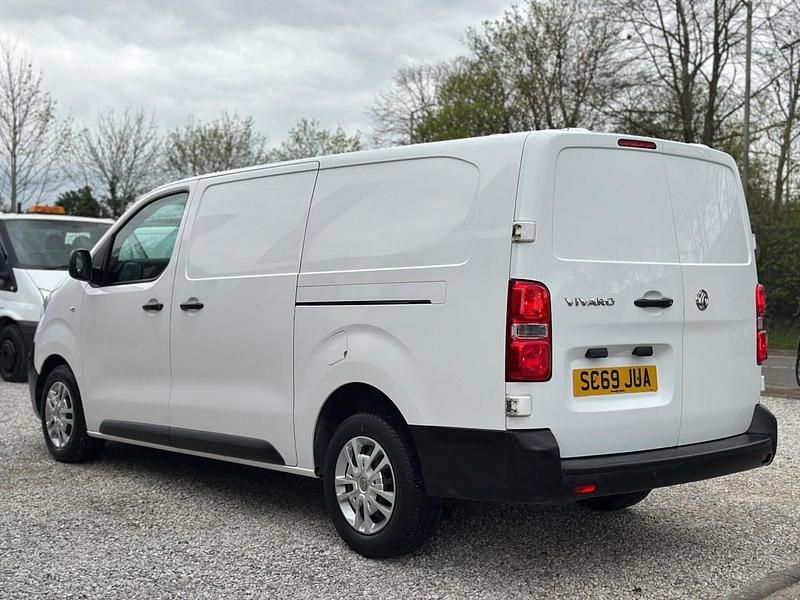 Used Vauxhall Vivaro S 100 HP (73 kW) 2020 White MPV