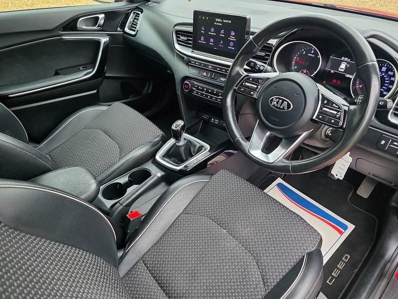 Used Kia Ceed 2019 Red Hatchback