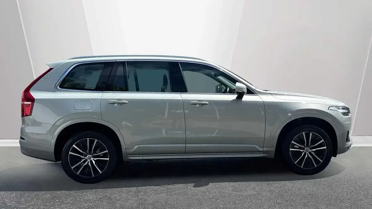 Used Volvo XC90 Momentum 235 HP (172 kW) 2022 Gold SUV