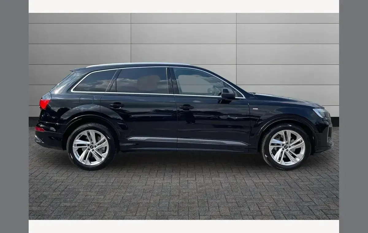 Used Audi Q7 S-Line 228 HP (167 kW) 2025 Mythos black SUV