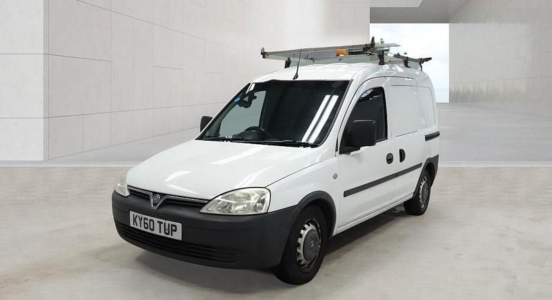 Used Vauxhall Combo 75 HP (55 kW) 2010 White MPV