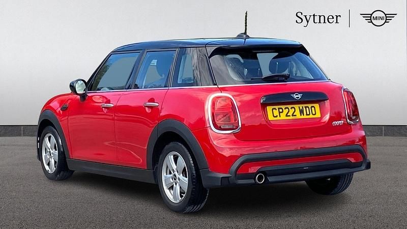 Used Mini Cooper Classic 134 HP (98 kW) 2022 Red Hatchback