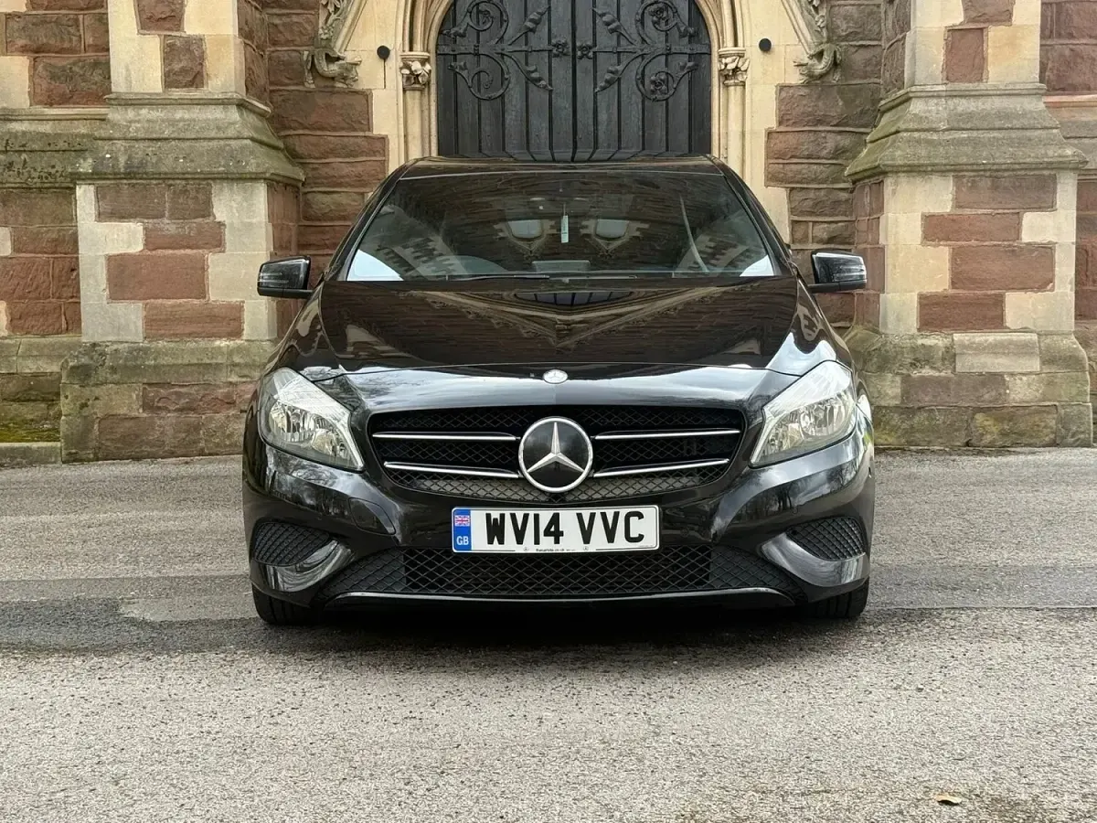 Used Mercedes A180 SE 122 HP (89 kW) 2014 Black Hatchback