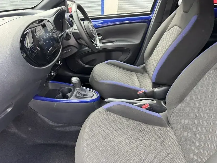 Used Toyota Aygo X 72 HP (52 kW) 2024 Blue SUV