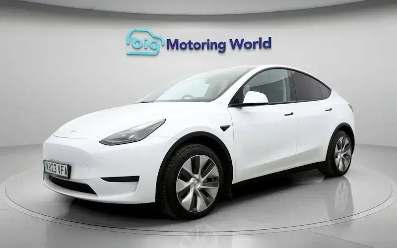 Begagnad Tesla Model Y RWD 219 kW (299 HK) 2023 Vit SUV
