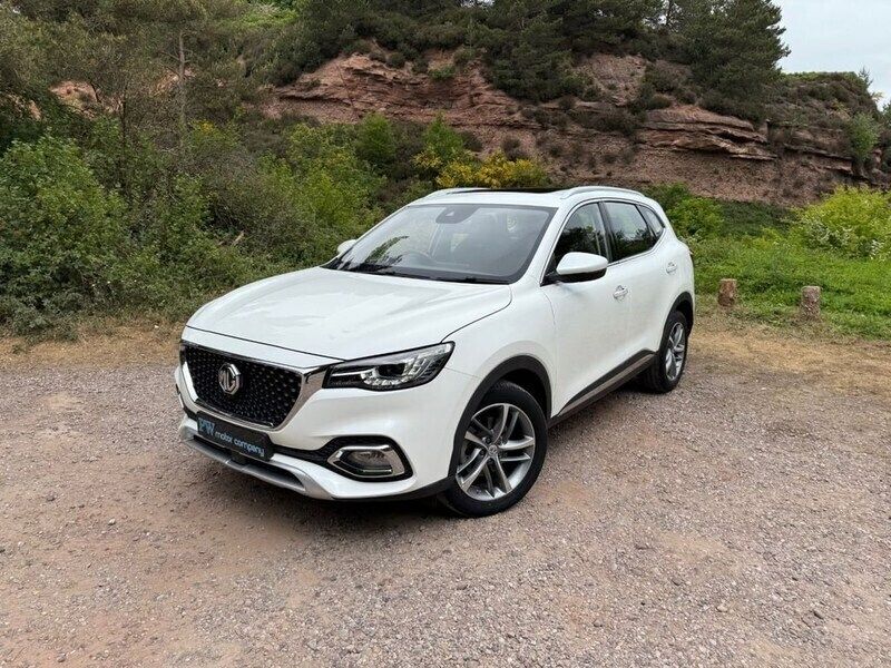 White Used 2022 MG HS Exclusive SUV | £16,195 (Fair price) - Image 1/4
