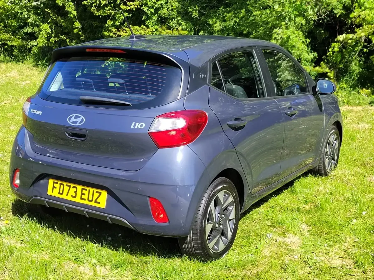 Usado Hyundai i10 Advanced 66 HP (48 kW) 2024 Cinzento Citadino