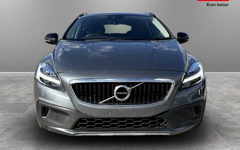 Used Volvo V40 Pro 152 HP (111 kW) 2019 Hatchback