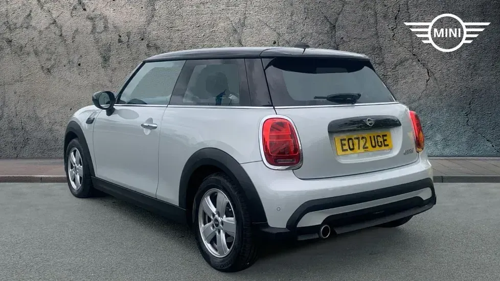 Usado Mini Cooper Classic 134 HP (98 kW) 2022 Prateado Citadino