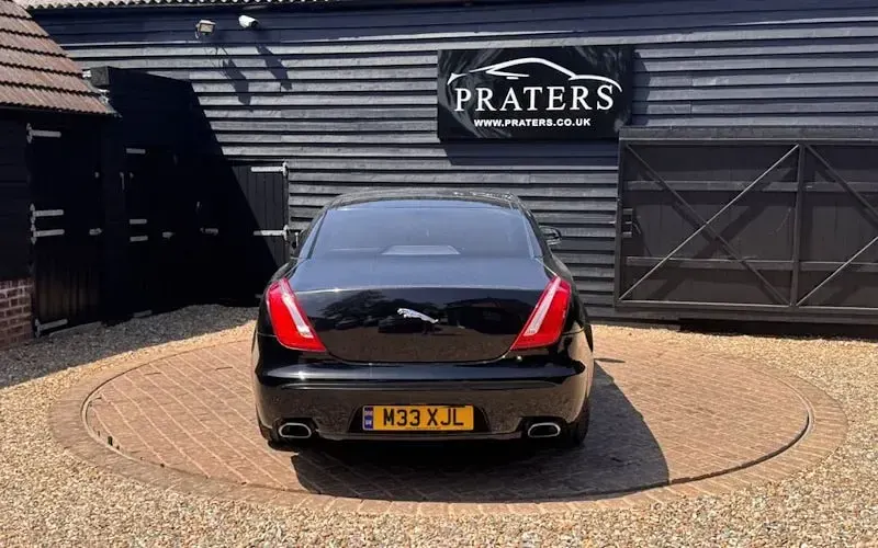 Used Jaguar XJ Luxury 275 HP (202 kW) 2010 Black Sedan