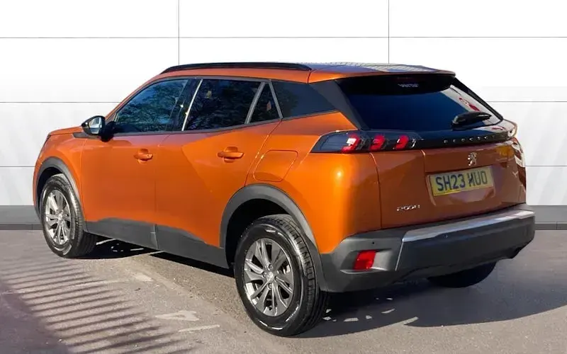 Second-hand Peugeot 2008 Active+ 101 CP (74 kW) 2023 Portocaliu SUV