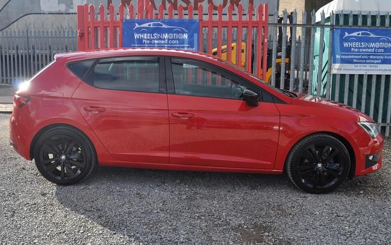 Used Seat Leon FR 125 HP (91 kW) 2015 Red Hatchback