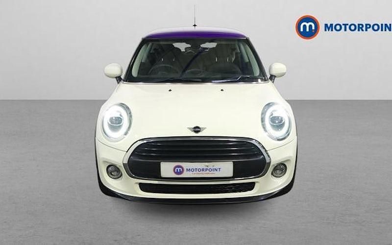 Używany Mini ONE Classic 102 KM (75 kW) 2021 Biały Hatchback