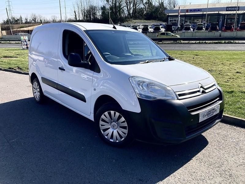 Used Citroën Berlingo 100 HP (73 kW) 2017 White MPV