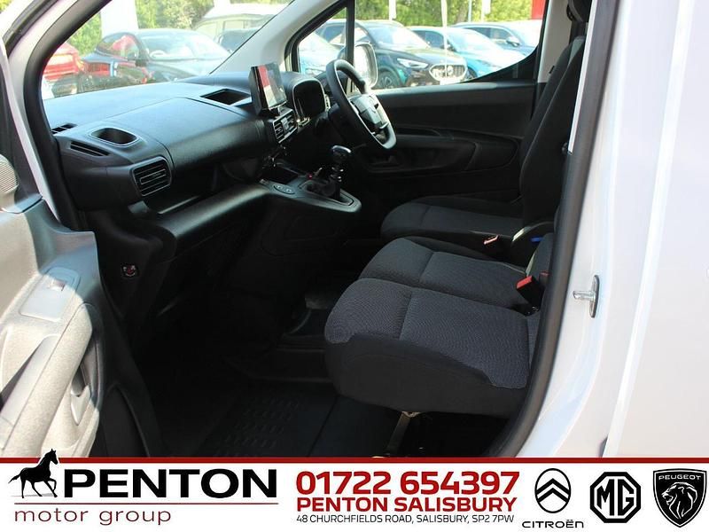 Used Citroën Berlingo 100 HP (73 kW) 2024 White MPV