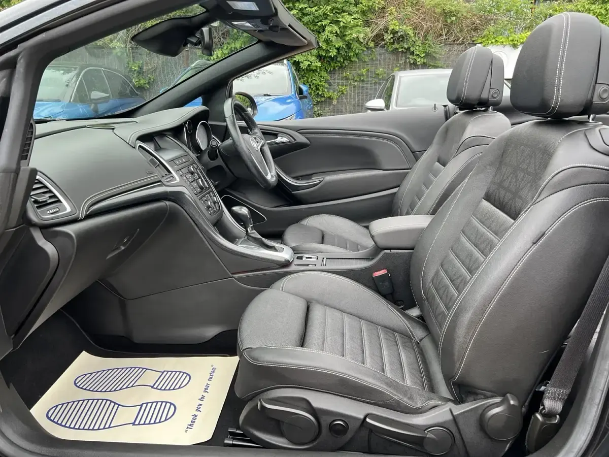 Used Vauxhall Cascada Elite 170 HP (125 kW) 2014 Black Cabriolet